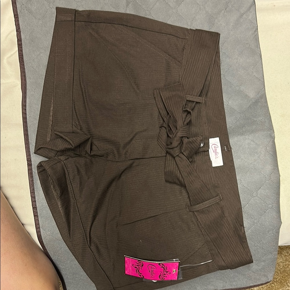 High Waist Brown Shorts with Lightweight Fabric and Clean Design